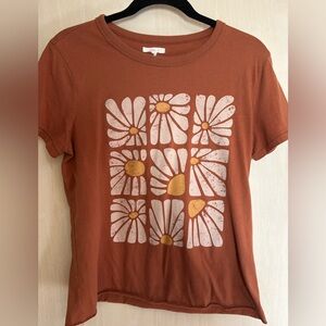 FLOWER POWER! 🌸 RETRO 70’s INSPIRED TEE / T-SHIRT